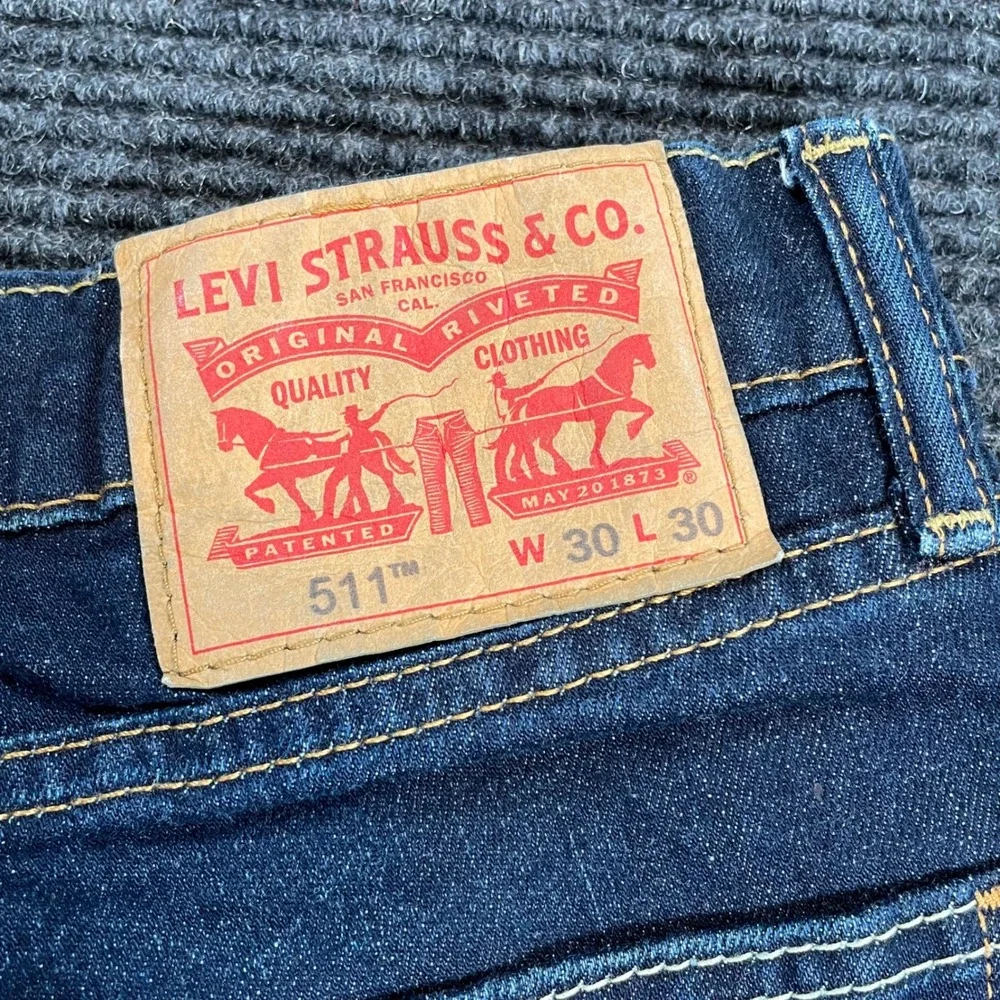 Levis 511 Slim‎ Fit Jeans Mens 30x30 Dark Wash Blue Denim Pants